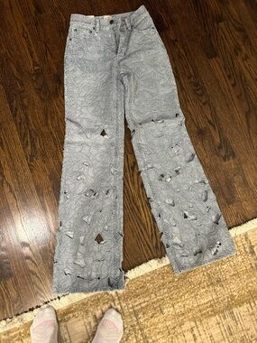Alice + Olivia Gray Floral-Pattern High-Rise Distressed Jeans